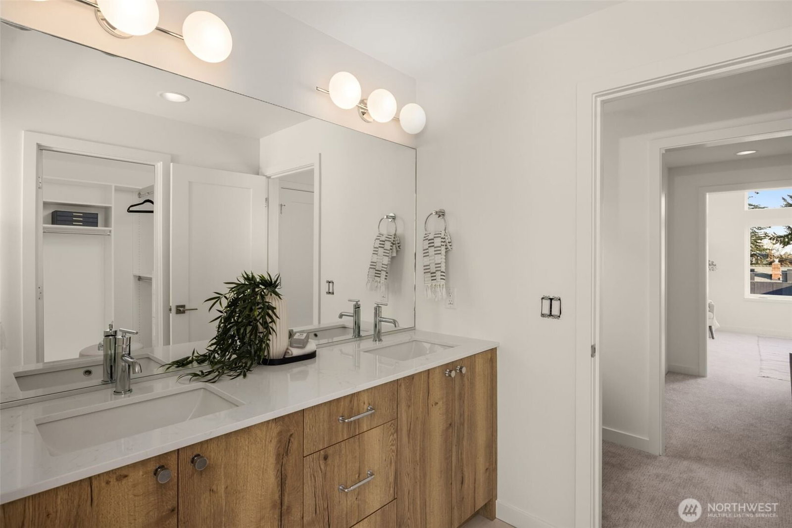 Double vanity in the primary bath
